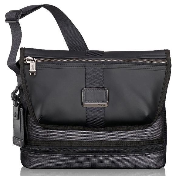 TUMI ALPHA BRAVO TRAVIS CROSSBODY MESSENGER BAG BLACK GREY IN REFLECTIVE SILVER